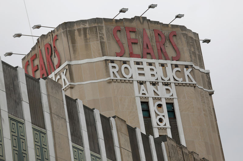 © Reuters. FILE PHOTO: A Sears, Roebuck and Company logo at a store in Brooklyn, New York