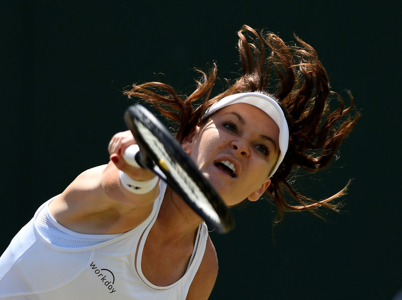 © Reuters. رادفانسكا المصنفة الثانية على العالم سابقا تعتزل التنس