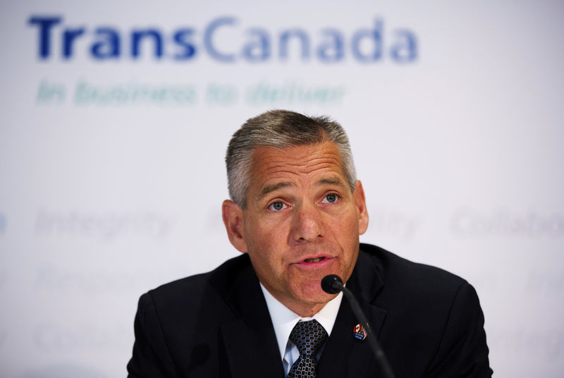 © Reuters. FILE PHOTO - TransCanada President and CEO Girling announces the new Energy East Pipeline during a news conference in Calgary