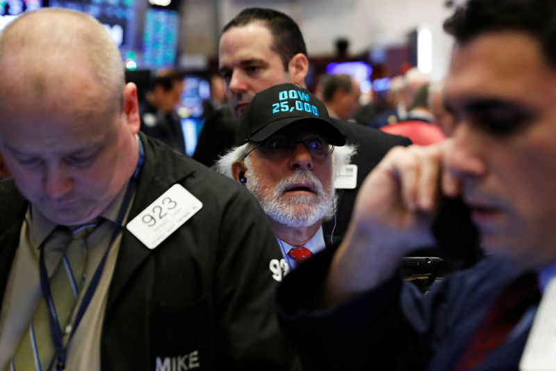 © Reuters. Traders na bolsa de Nova York