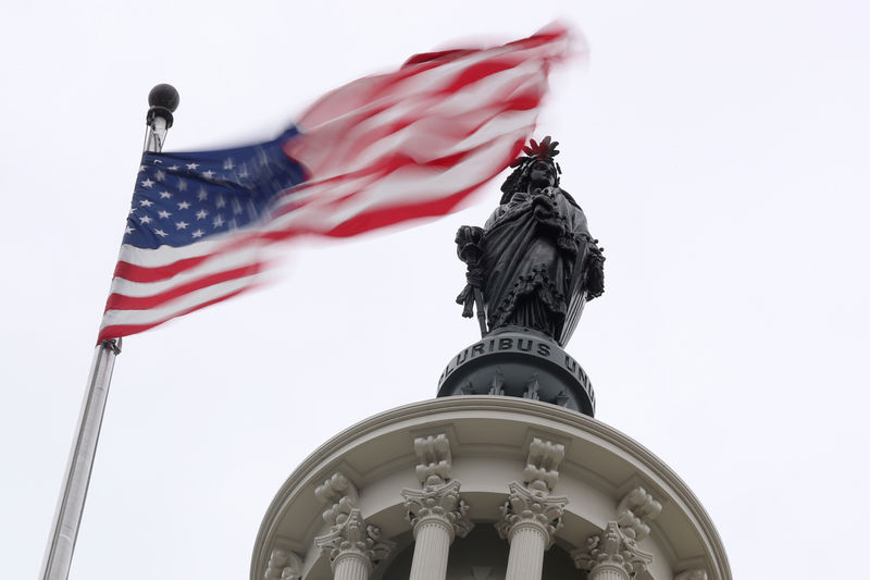 © Reuters. The U.S. flag flies near the Statue of Freedom atop the U.S. Capitol in Washington