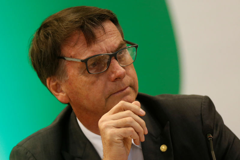© Reuters. El presidente electo de Brasil, Jair Bolsonaro, durante una reunión con futuros gobernadores en Brasilia