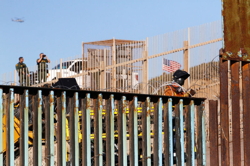 © Reuters. حصري-قائد أمريكي: مستوى القوات على الحدود مع المكسيك ربما يكون بلغ ذروته