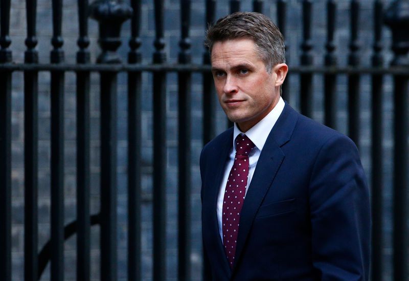 © Reuters. FILE PHOTO:  Britain's Secretary of State for Defence Gavin Williamson arrives in Downing Street, London