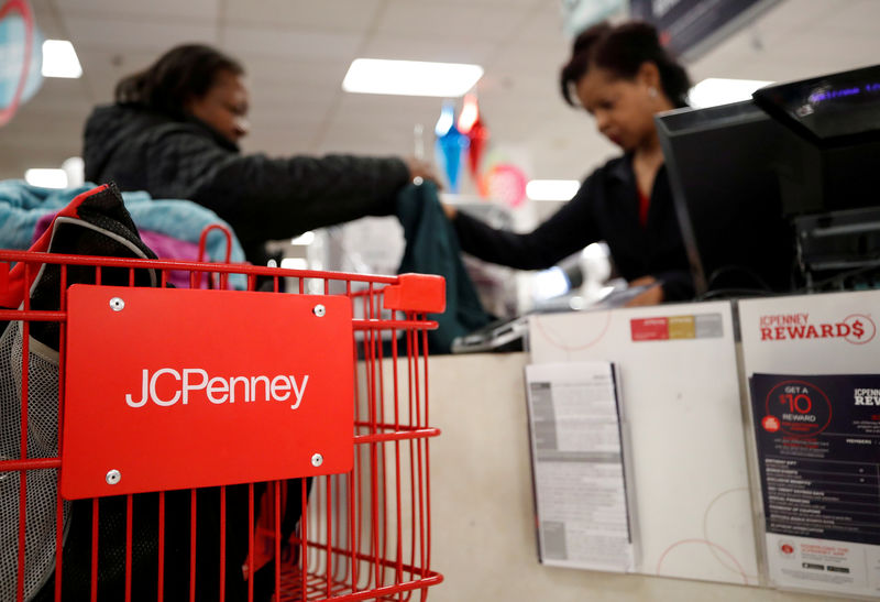© Reuters. FILE PHOTO: A J.C. Penney employee helps a customer with her purchase at the J.C. Penney department store in North Riverside
