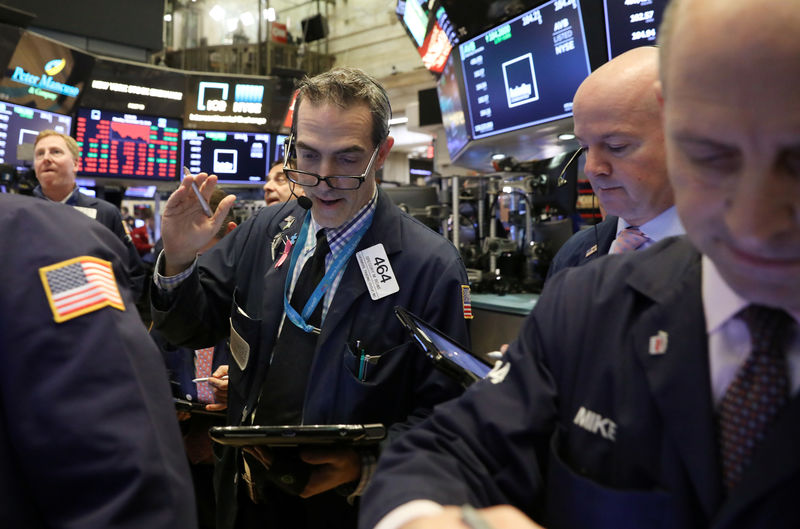 © Reuters. الأسهم الأمريكية تنخفض عند الفتح وسط نتائج متباينة للشركات
