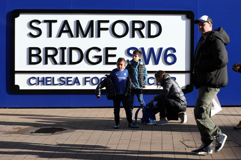 © Reuters. El Chelsea coopera con la FIFA en la investigación sobre el traspaso de menores de 18 años