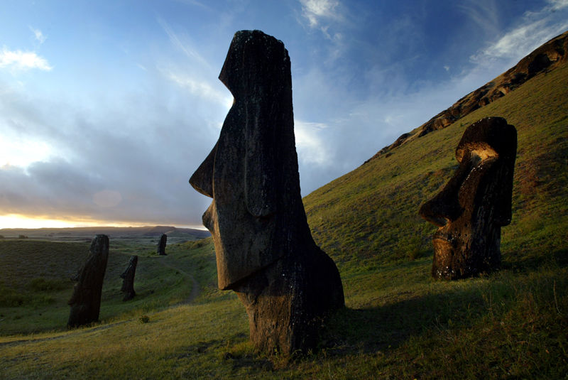© Reuters. Chile quiere que Reino Unido devuelva un emblemático moai sacado de la Isla de Pascua hace más de un siglo