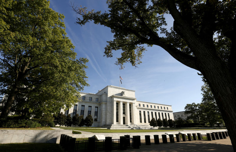 © Reuters. FILE PHOTO: FILE PHOTO: The  Federal Reserve building in Washington