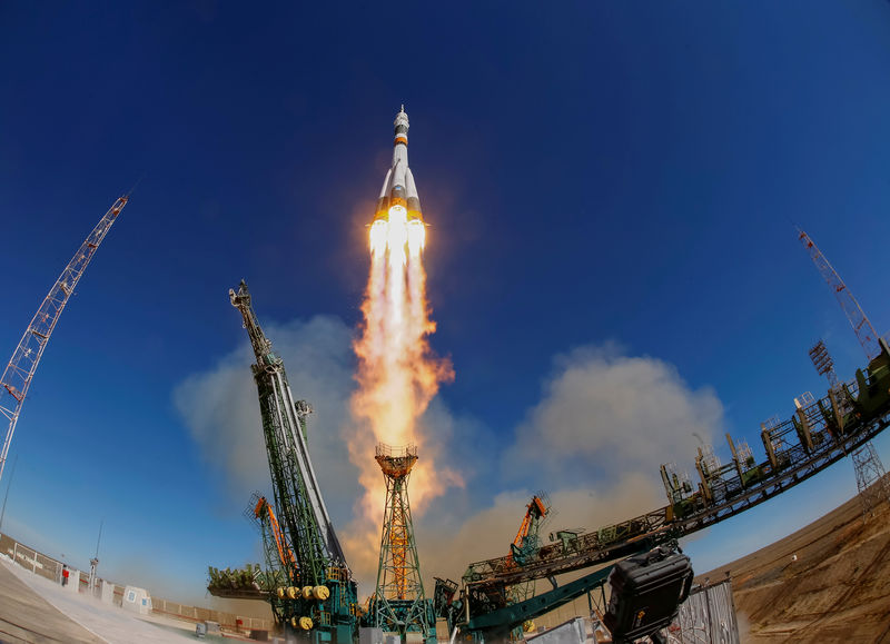 © Reuters. إطلاق أول صاروخ سويوز روسي للفضاء بعد حادث الشهر الماضي