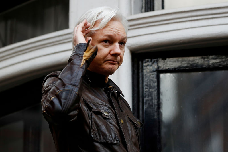 © Reuters. الولايات المتحدة تستعد لإقامة دعوى جنائية ضد أسانج مؤسس ويكيليكس