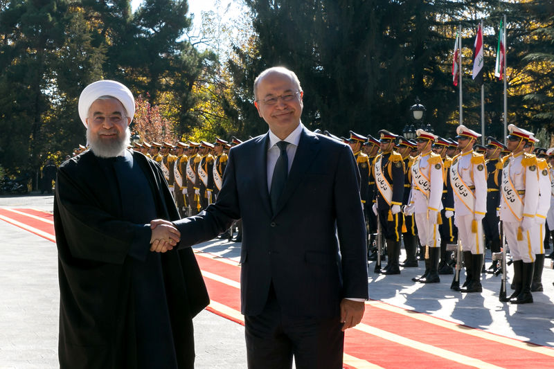 © Reuters. Iraq's President Barham Salih is welcomed by Iran's President Hassan Rouhani during his visit in Tehran