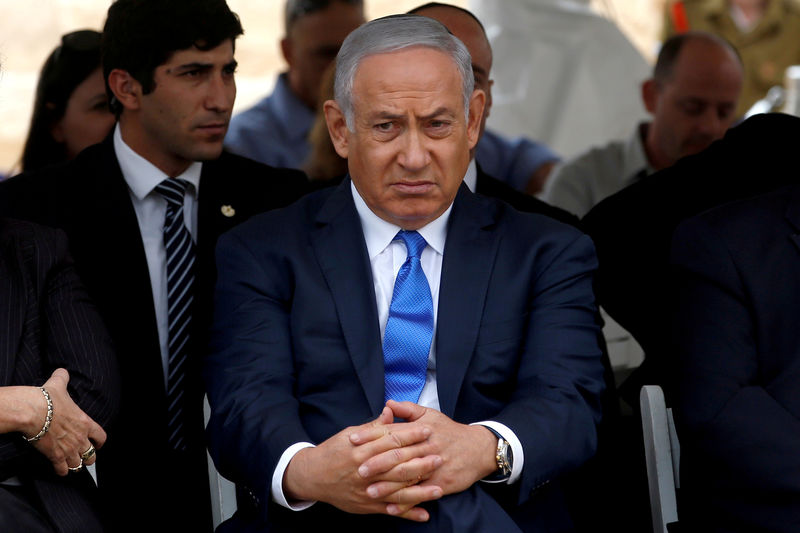 © Reuters. FILE PHOTO: Israeli Prime Minister Benjamin Netanyahu attends an annual state memorial ceremony for Israel's first prime minister, David Ben Gurion, at his gravesite in Sde Boker