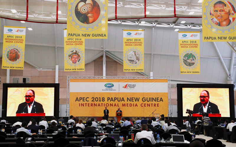 © Reuters. Papua New Guinea Prime Minister Peter O'Neill speaks as the APEC Chief Executive Officer, Chris Hawkins listens during a media conference at the end of the APEC forum in Port Moresby