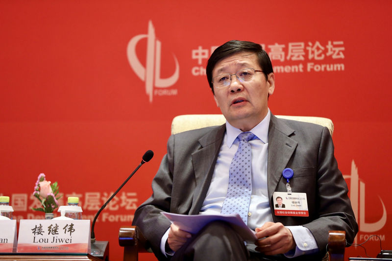 © Reuters. Lou Jiwei speaks at the China Development Forum in Beijing