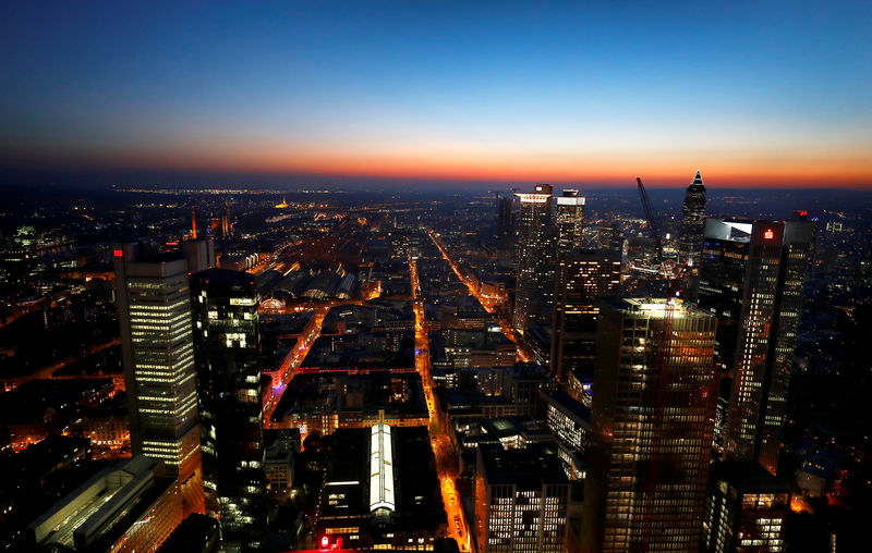 © Reuters. FILE PHOTO: The sun sets behind the financial district early evening in Frankfurt