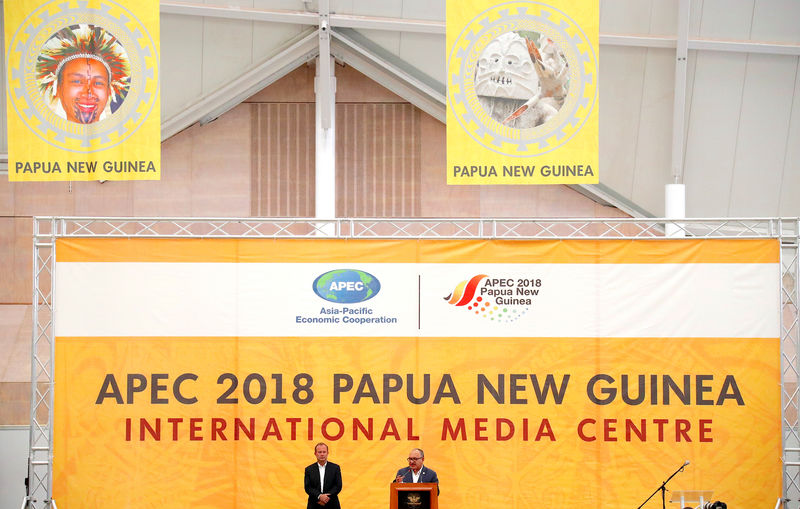 © Reuters. Papua New Guinea Prime Minister Peter O'Neill speaks as the APEC Chief Executive Officer, Chris Hawkins listens during a media conference at the end of the APEC forum in Port Moresby