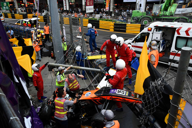 © Reuters. الاتحاد الدولي للسيارات يتعهد بالتحقيق في حادث مروع بسباق مكاو