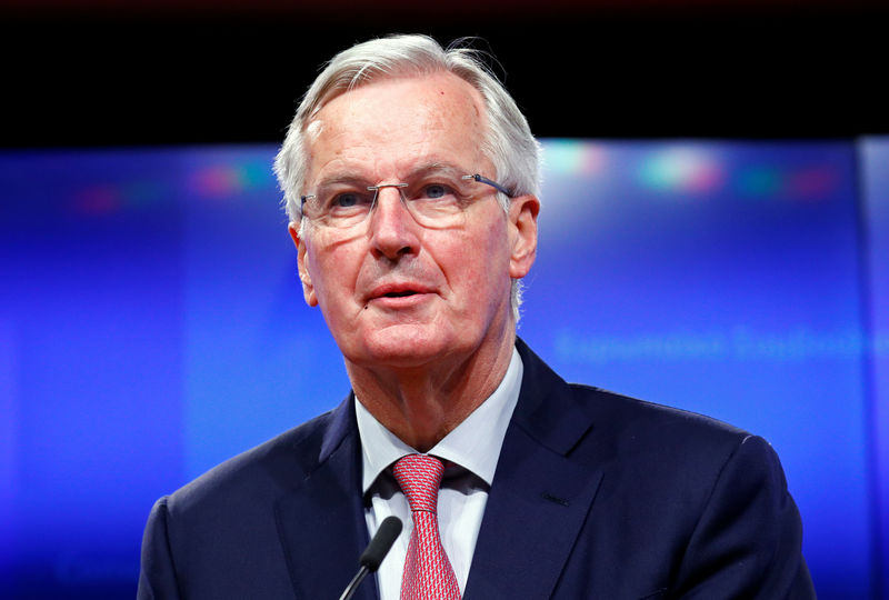 © Reuters. EU chief Brexit negotiator Michel Barnier attends a news conference to hand over the Brexit draft text to European Council President Donald Tusk