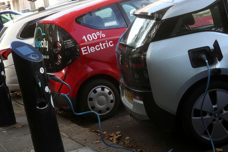 © Reuters. Electric cars are charged at Source power points in London