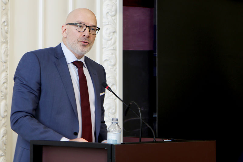 © Reuters. Danske Bank interim CEO Nielsen speaks at a public hearing in Copenhagen