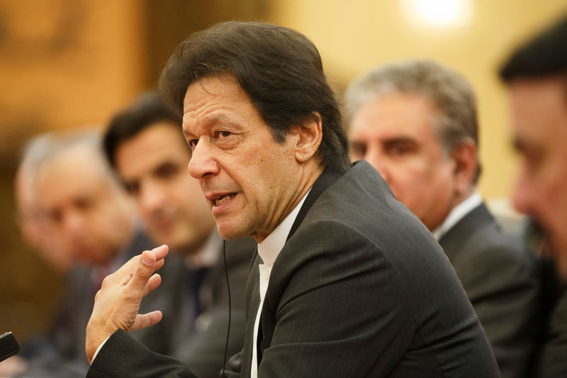 © Reuters. رئيس وزراء باكستان ينتقد "تقريع" ترامب لبلاده