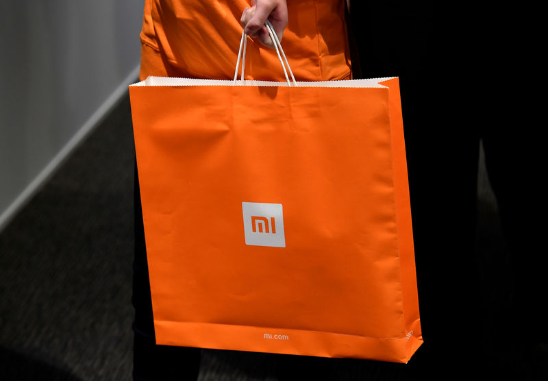 © Reuters. Logo da Xiaomi em sacola