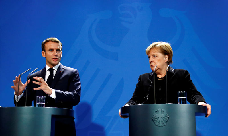© Reuters. French President Macron and German Chancellor Merkel speak to reporters ahead of their meeting in Berlin