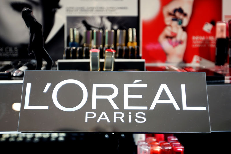 © Reuters. FILE PHOTO: The logo of French cosmetics group L'Oreal is seen on a sales counter at a department store in Paris