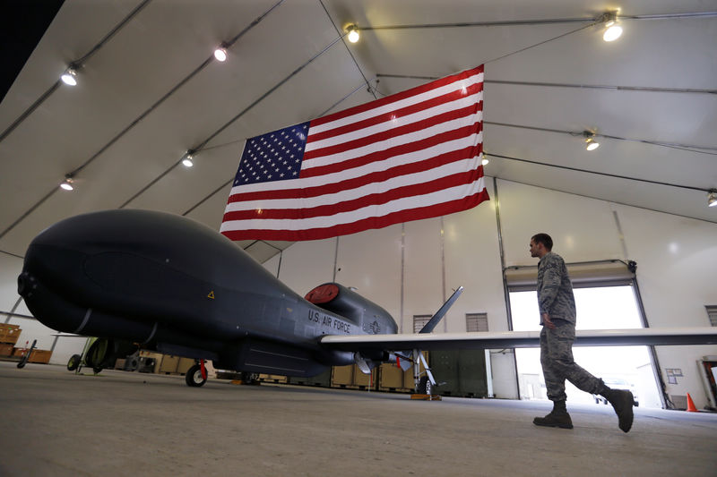 © Reuters. A U.S. Air Force maintainer makes his way into a hangar packed with RQ-4 Global Hawk aircraft, at an Air Force base in Arabian Gulf