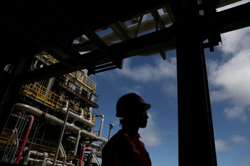 © Reuters. FILE PHOTO: A worker walks inside the Brazil's Petrobras P-66 oil rig in the offshore Santos Basin in Rio de Janeiro