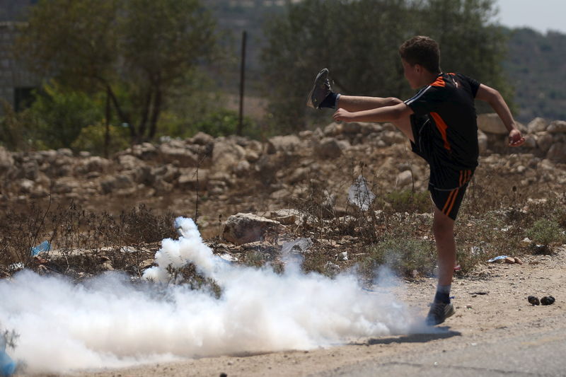 © Reuters. نادي الأسير الفلسطيني: إسرائيل اعتقلت 908 أطفال منذ بداية العام الجاري