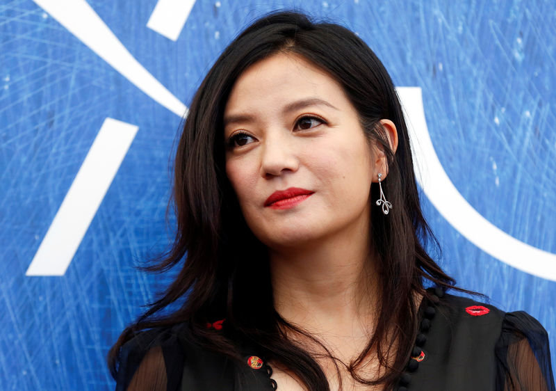 © Reuters. Actress Zhao Wei, member of Venezia 73 International Jury, poses for photographers during a photocall at the 73rd Venice Film Festival in Venice