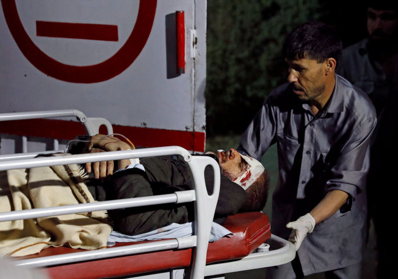© Reuters. مقتل أكثر من 50 في هجوم انتحاري بقاعة زفاف في كابول