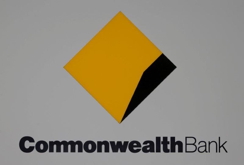 © Reuters. FILE PHOTO: The Commonwealth Bank (CBA) logo is pictured outside the bank's corporate headquarters in Sydney
