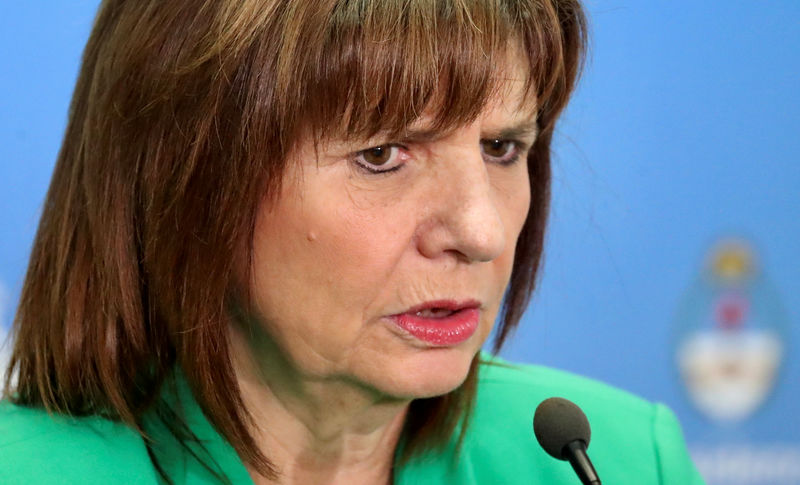 © Reuters. Imagen de archivo de la ministra de Seguridad de Argentina, Patricia Bullrich, hablando durante una conferencia de prensa en Buenos Aires