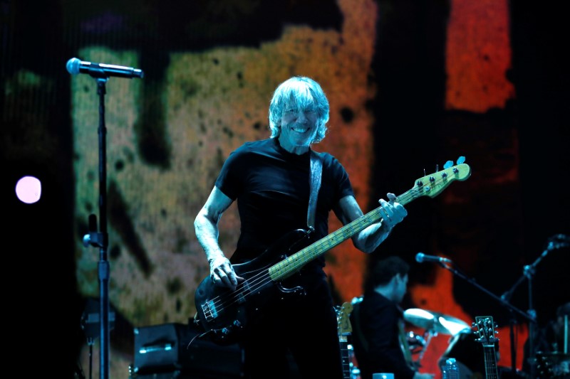 © Reuters. Imagen de archivo del cantautor Roger Waters en una presentación en Los Angeles