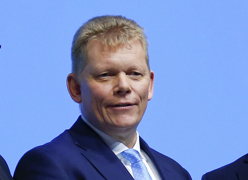 © Reuters. FILE PHOTO: ThyssenKrupp CFO Guido Kerkhoff pose before the company's annual shareholders meeting in Bochum