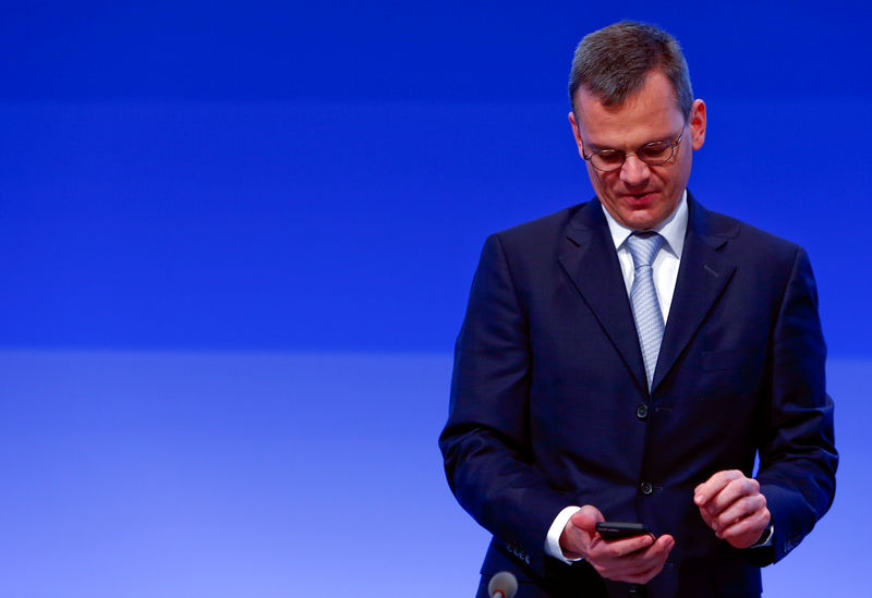 © Reuters. FILE PHOTO: Asam, CFO of German semiconductor manufacturer Infineon arrives for the company's annual shareholder meeting in Munich