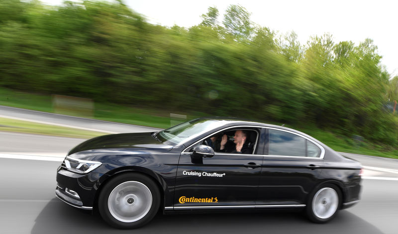 © Reuters. A self-driving car is tested by German company Continental on the A2 motorway in Hanover