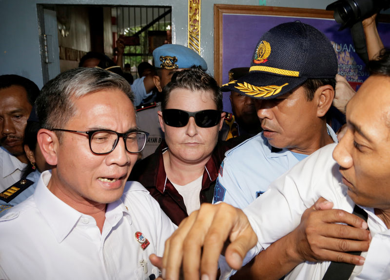 © Reuters. إندونيسيا تفرج عن مهربة هيروين استرالية بعد 13 عاما في السجن