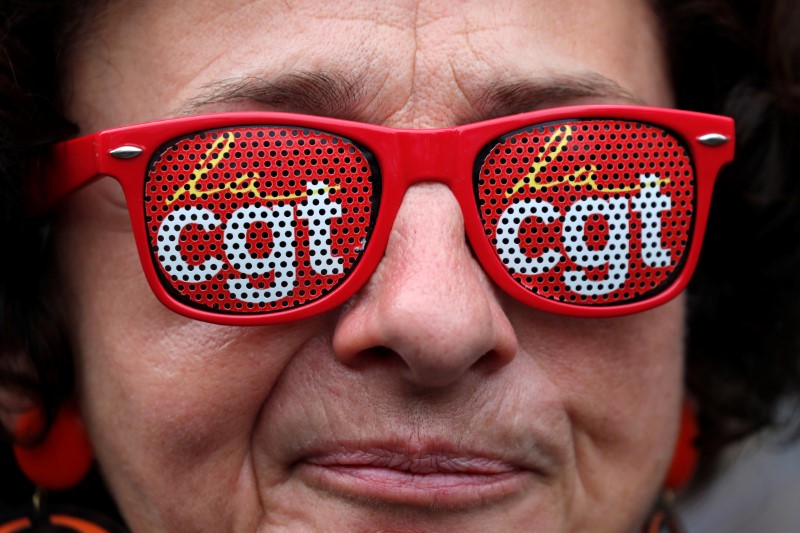 © Reuters. FILE PHOTO: A French CGT trade union member takes part in a demonstration of public sector workers and labour unions who take part in a nationwide strike against French government reforms in Paris