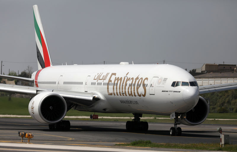 © Reuters. FILE PHOTO: An Emirates Airlines Boeing 777 plane prepares to take off at Lisbon's airport