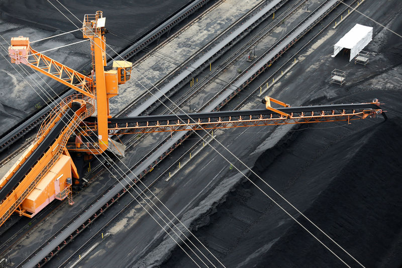 © Reuters. A spreader is pictured inside the coal power plant Scholven of German energy utility company Uniper in Gelsenkirchen