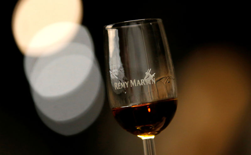 © Reuters. RÉMY COINTREAU: RÉSULTATS SEMESTRIELS PORTÉ PAR LE COGNAC