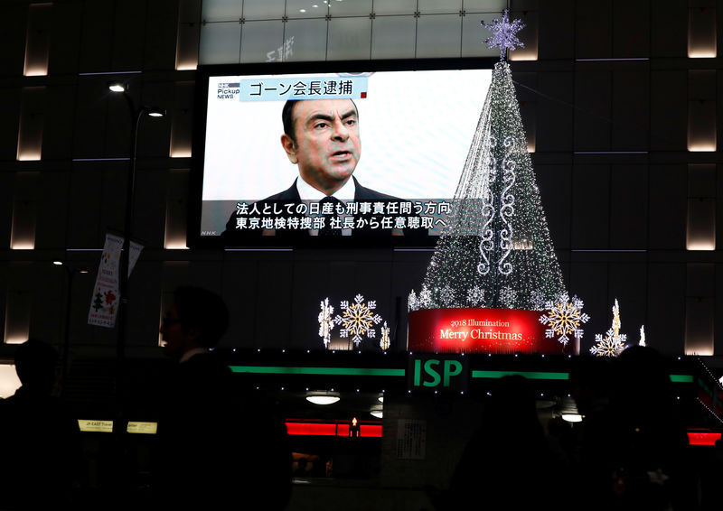 © Reuters. A street monitor showing a news report about arrest of Nissan Chairman Carlos Ghosn is seen next to Christmas illuminations in Tokyo