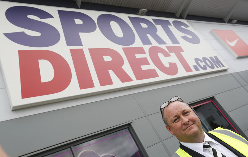© Reuters. FILE PHOTO: Mike Ashley, founder and majority shareholder of sportwear retailer Sports Direct, leads journalists on a factory tour after the company's AGM, at the company's headquarters in Shirebrook