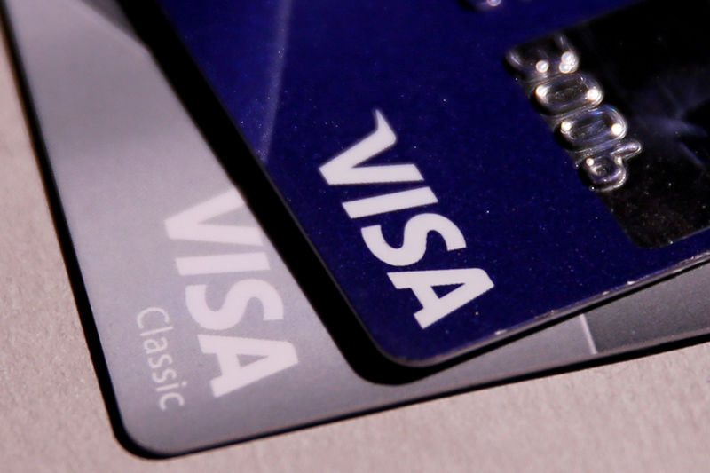 © Reuters. FILE PHOTO: View shows Visa credit cards