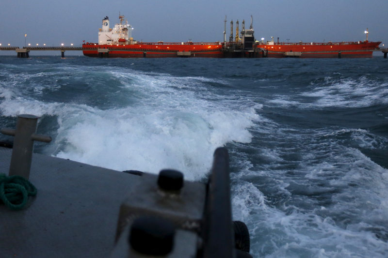 © Reuters. FILE PHOTO: An oil tanker is docked while oil is pumped into it at the terminal of PDVSA's Jose Antonio Anzoategui industrial complex in the state of Anzoategui