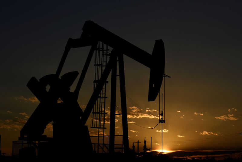 © Reuters. FILE PHOTO: A pump jack on a lease owned by Parsley Energy operates at sunset in the Permian Basin near Midland